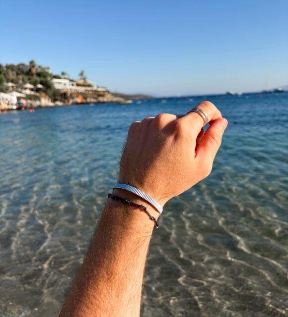 Salt in the air. Silver on the skin⭐